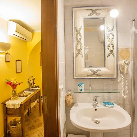 Bed & Breakfast L'alloggio Dei Vassalli 4*