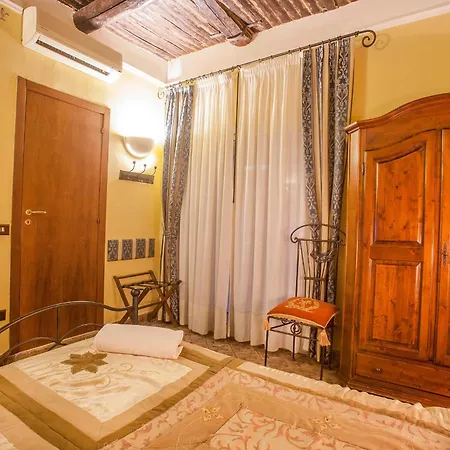 Bed & Breakfast L'alloggio Dei Vassalli 4*